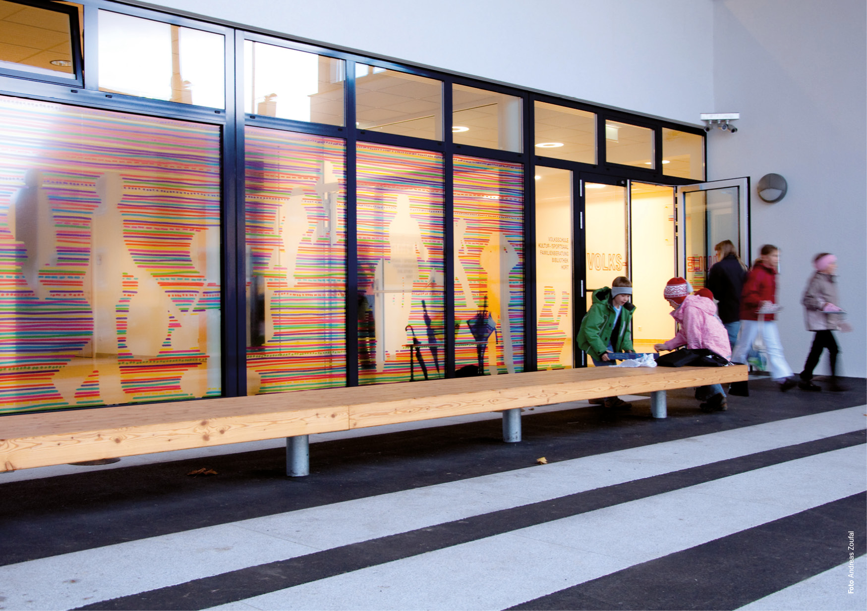 Semitransparente Linien bilden eine Szene, Schule St. Marien