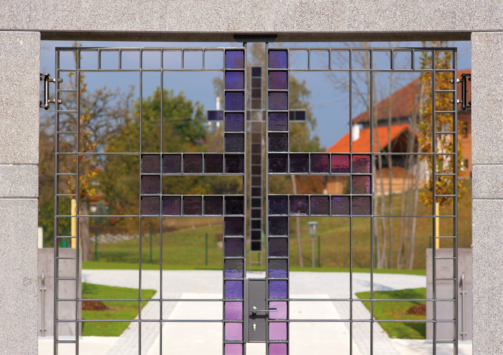 Das Portal – ein sich öffnendes Kreuz