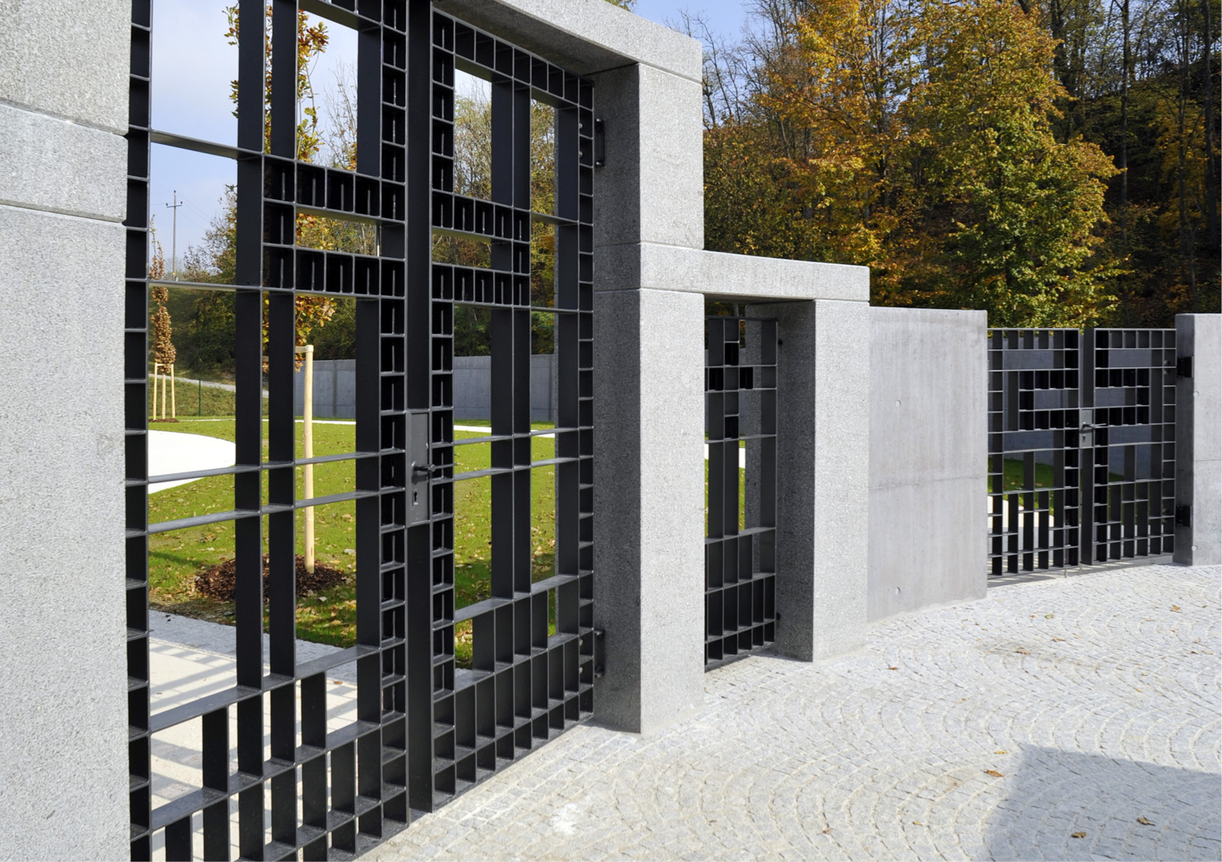 Das Portal – ein sich öffnendes Kreuz