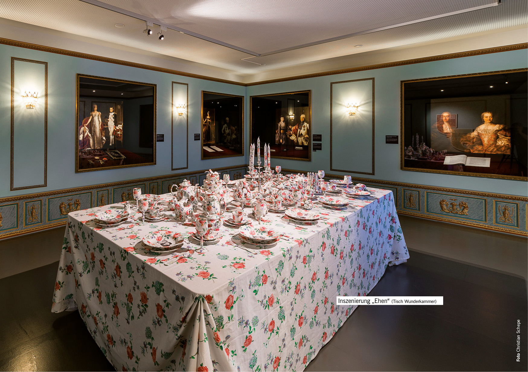 Inszenierung „Ehen“ (Tisch Wunderkammer)
