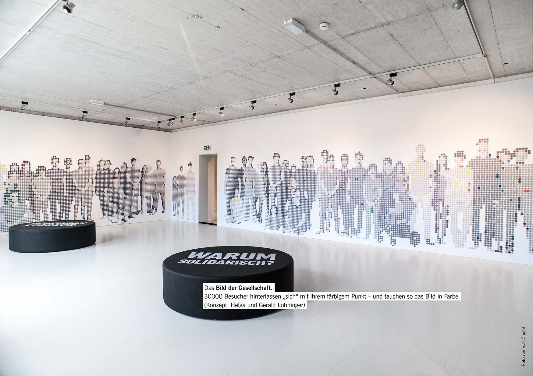 Das Bild der Gesellschaft. 30000 Besucher hinterlassen „sich“ mit ihrem färbigem Punkt – und tauchen so das Bild in Farbe. (Konzept: Helga und Gerald Lohninger)